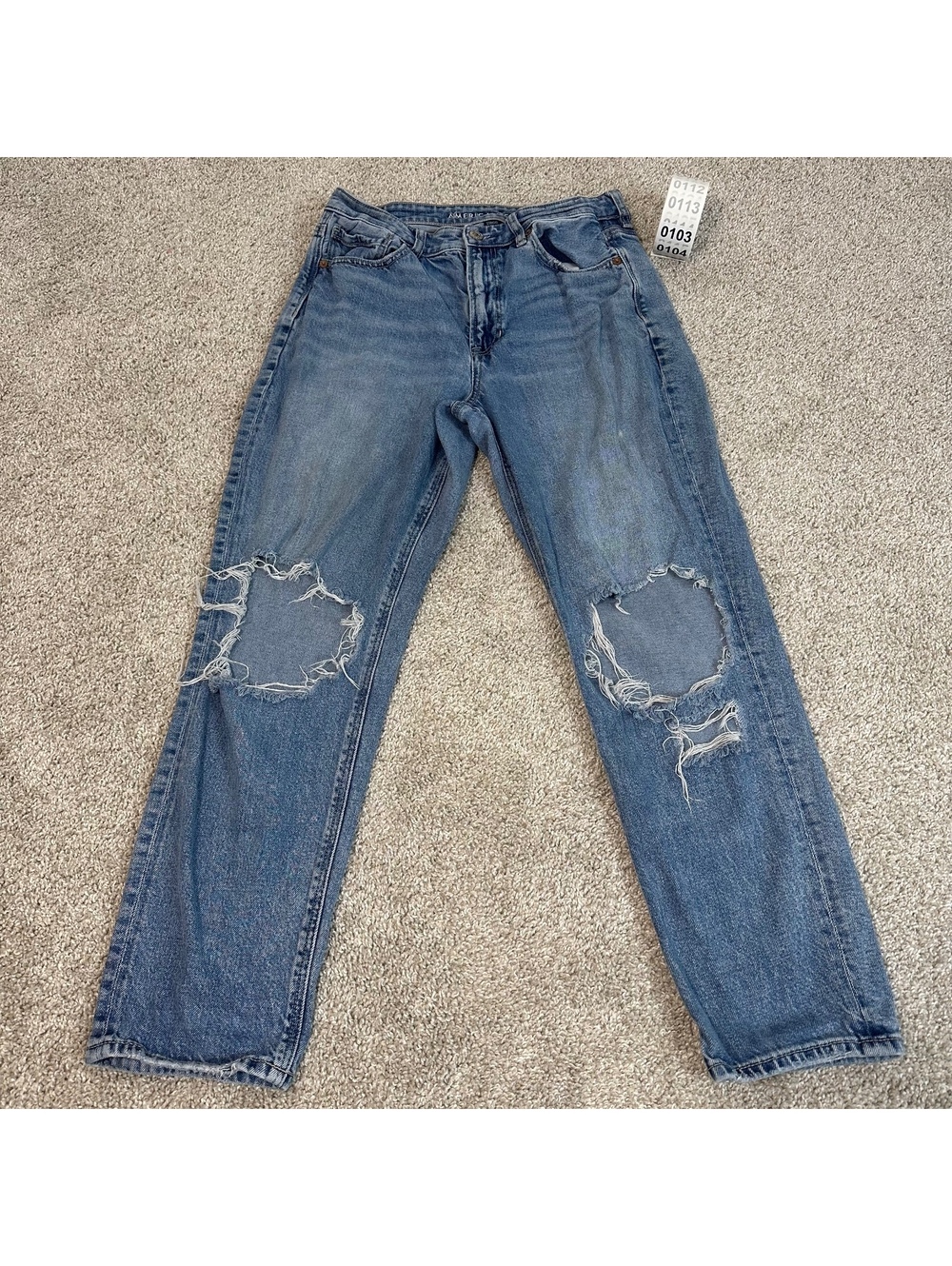 American Eagle Strigid light wash distressed jeans